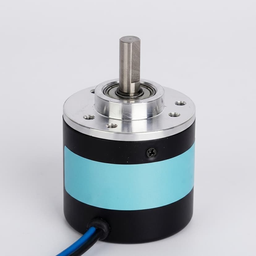 Dual encoder actuator reference for compact robot joints